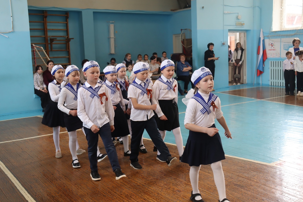 Смотр строя и песни.